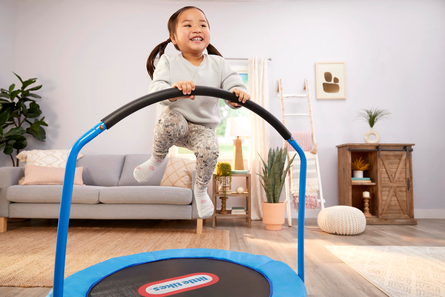 Little Tikes Kindertrampolin – 90 cm Indoor-Trampolin mit Haltegriff